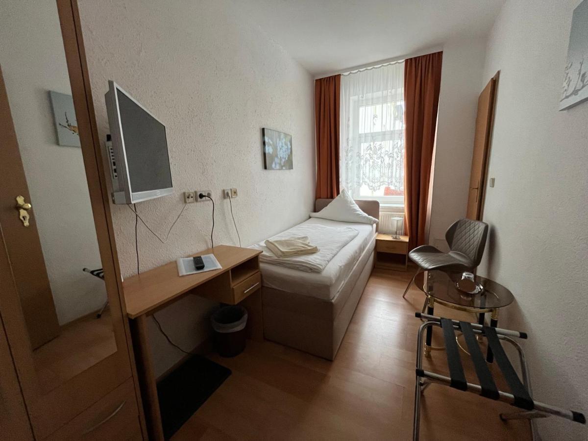 Pension Am Renner Dresden Buitenkant foto