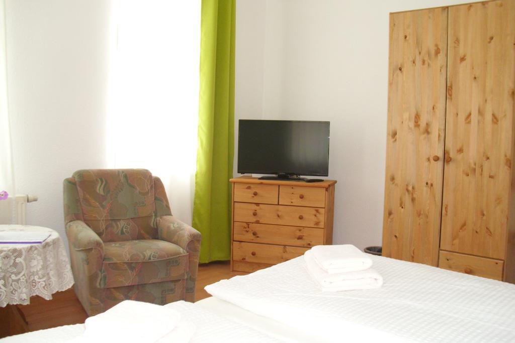 Pension Am Renner Dresden Buitenkant foto
