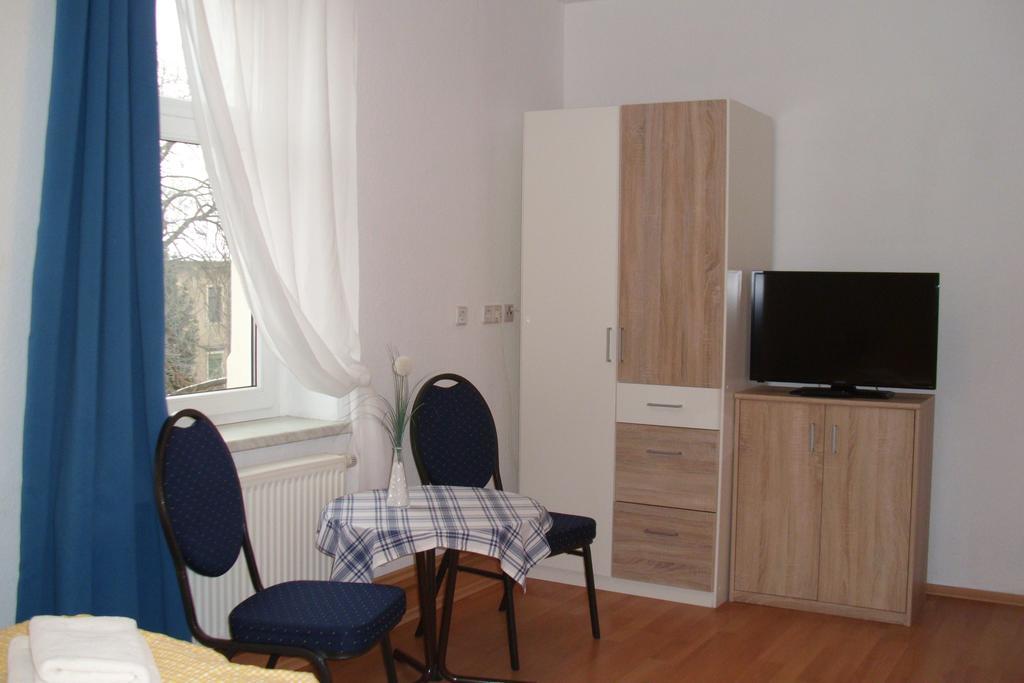 Pension Am Renner Dresden Buitenkant foto