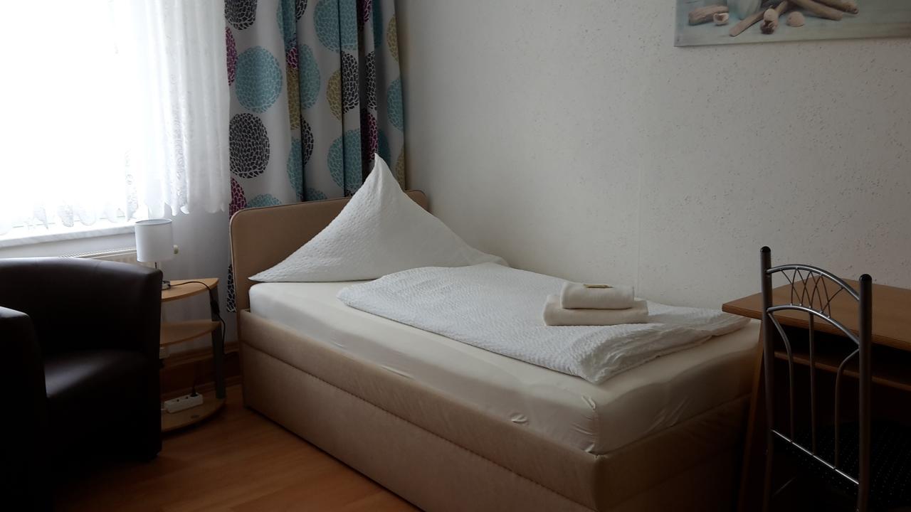 Pension Am Renner Dresden Buitenkant foto