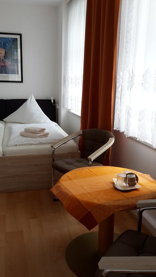Pension Am Renner Dresden Buitenkant foto